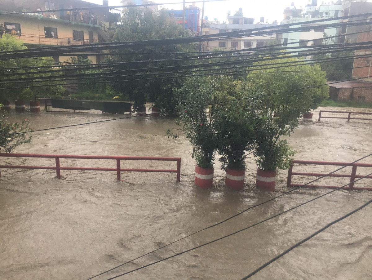 काठमाडौं उपत्यकासहित केही स्थानमा बिहानैदेखि भारी वर्षा, दिनभर झरी पर्ने