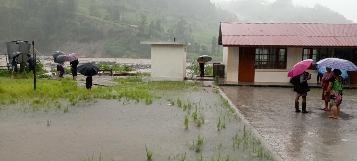 हेलम्बु मेलम्चीमा बाढी : मेलम्ची–हेलम्बु सडक अवरुद्ध