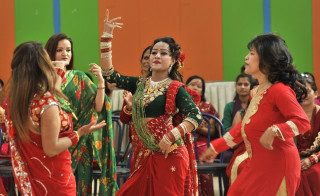 तीज : मौलिकता गुम्दै, विकृति मौलाउँदै