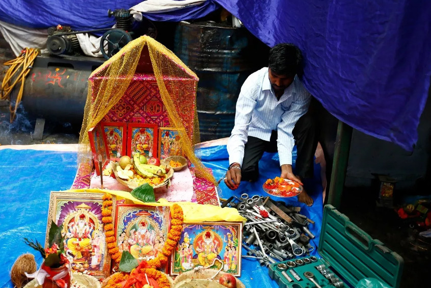 आज वास्तु दिवस एवं विश्वकर्मा पूजा