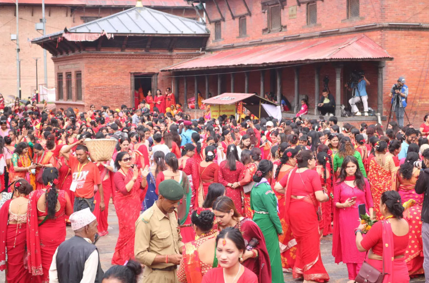पशुपतिनाथ मन्दिरमा दर्शनार्थीको घुइँचो