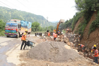 पृथ्वी राजमार्गको नौबिसे–मलेखु सडक राति बन्द हुने