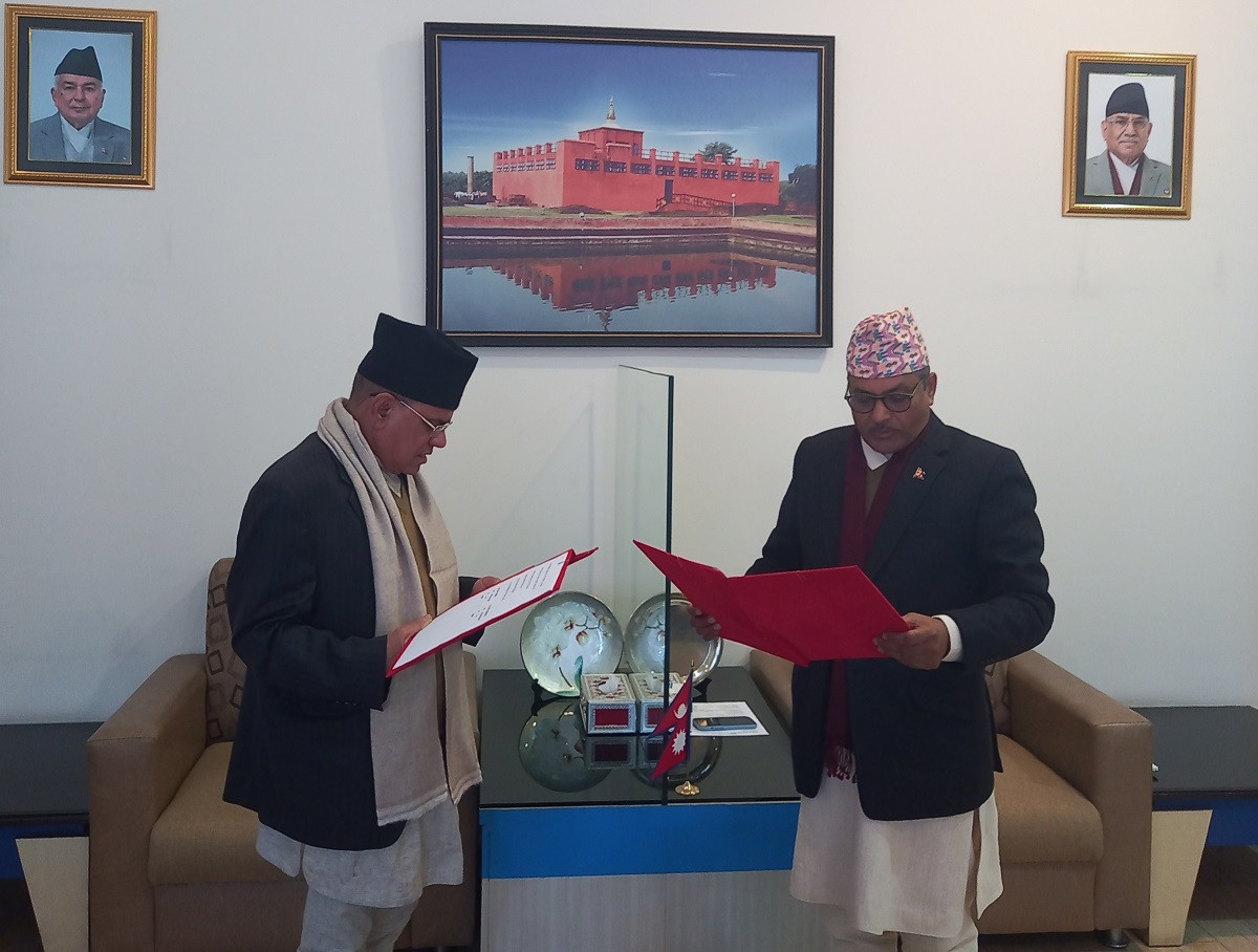 राष्ट्रिय वाणिज्य बैंकका अध्यक्ष दिलीपकुमार ढुङ्गानाद्वारा शपथ ग्रहण