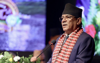 महसुल उठ्ने र उद्योग चल्ने विकल्पमा जानुपर्छ : प्रधानमन्त्री