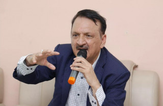 कमाउन र रमाउन विदेश नै जानुपर्छ भन्ने छैन : अर्थमन्त्री