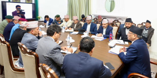 नक्कली बिल र स्टिकरको अनुगमन गरी एक्सन लिनू : प्रधानमन्त्री