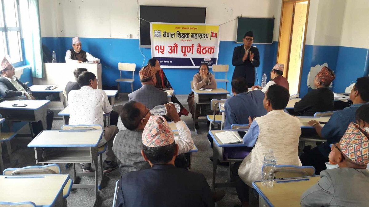 शिक्षक महासङ्घमा लफडा, महासचिव सुवेदीले विधान मिच्दा महाधिवेशन धरापमा