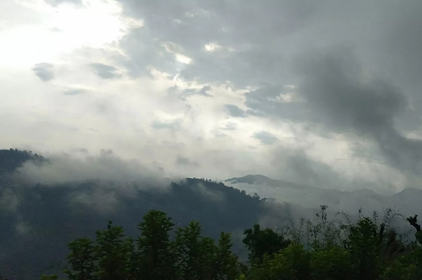 आजको मौसमः देशैभरका विभिन्न स्थानमा भारी वर्षा हुने