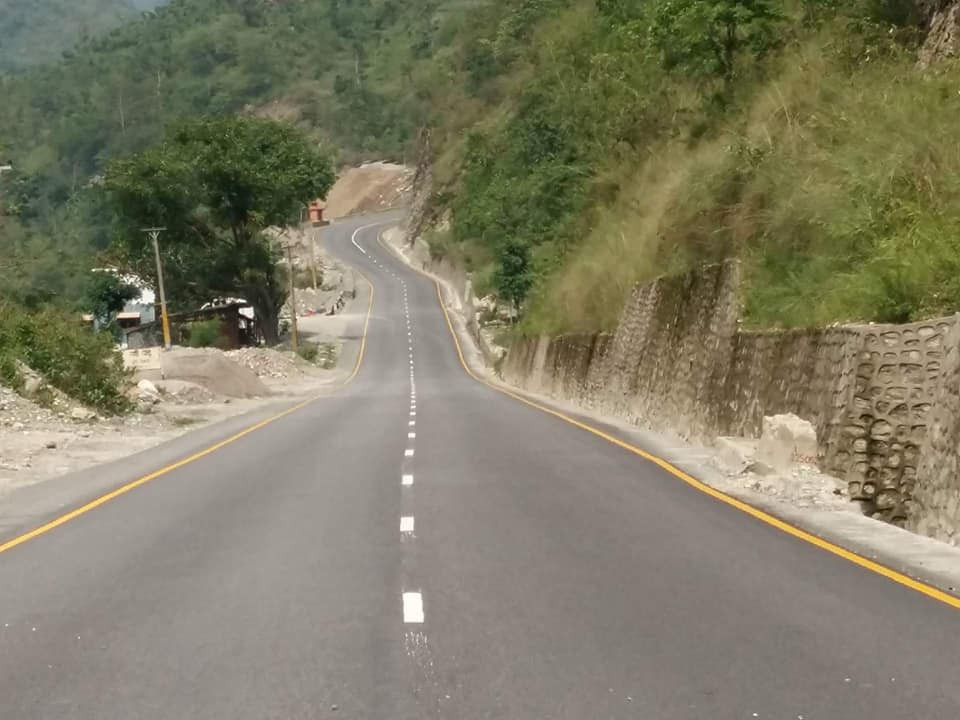 रातिदेखि अवरुद्ध नारायणगढ-मुग्लिन सडक दुईतर्फी सञ्चालनमा