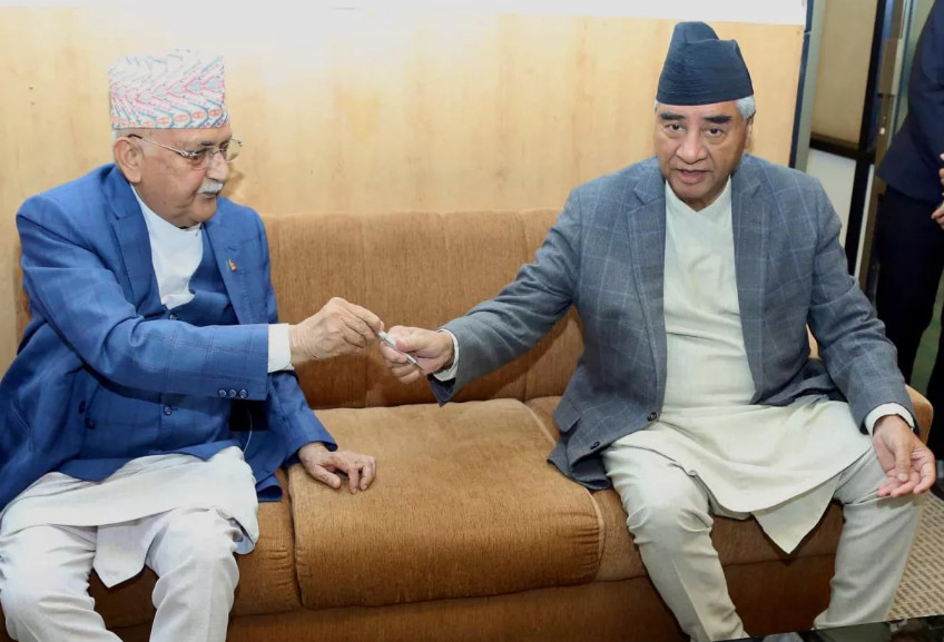 नवनियुक्त प्रधानमन्त्री ओलीले आज शपथ लिँदै 
