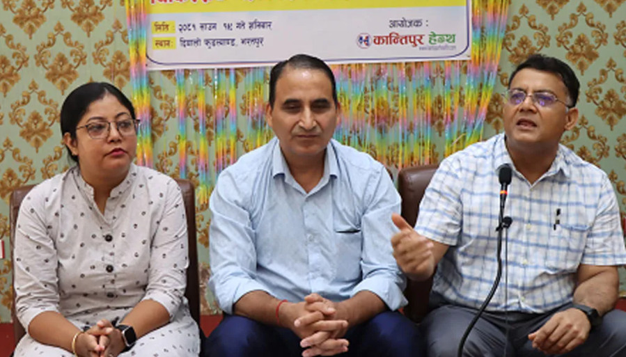 स्तनपान गराउँदा मोबाइल फोन प्रयोग नगर्न आग्रह