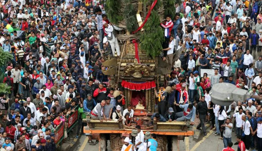 रातो मच्छिन्द्रनाथको भोटो जात्रा देखाईदै, काठमाडौँ उपत्यकामा सार्वजनिक बिदा 