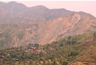 ‘गाउँको शिरमा भिर छ, त्यही भिर कतिबेला खस्ने हो राम्चेगाउँवासीलाई पिर छ’