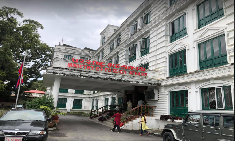 एनआरएन डा बद्री केसी विरुद्धको परराष्ट्रको निर्देशन सर्वोच्चद्वारा खारेज