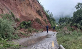 अरनिको र हेलम्बु राजमार्ग अवरुद्ध