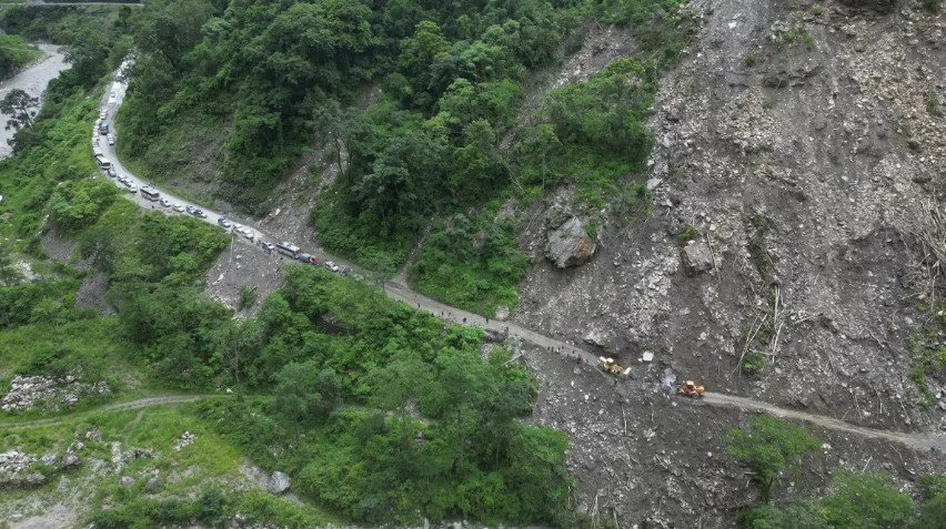 सकसपूर्ण मुक्तियात्रा : बाढी, कटान र पहिरोको चुनौती