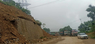 एकतर्फी सञ्चालनमा आयो दाउन्नेमा अवरुद्ध सडक