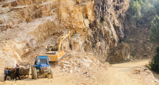विश्व बैंकका तीन सडक एकसाथ स्तरोन्नति