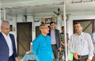 गृहमन्त्री लेखक पुगे कोइराला निवास, शेखरसँग नजिक रहने रणनीति 