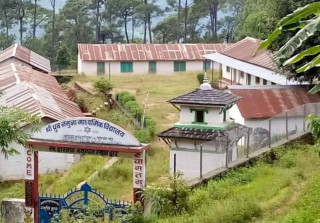 पर्वतका ३१ विद्यालय विद्यार्थीविहीन, रित्ता विद्यालय रुँग्दै शिक्षक