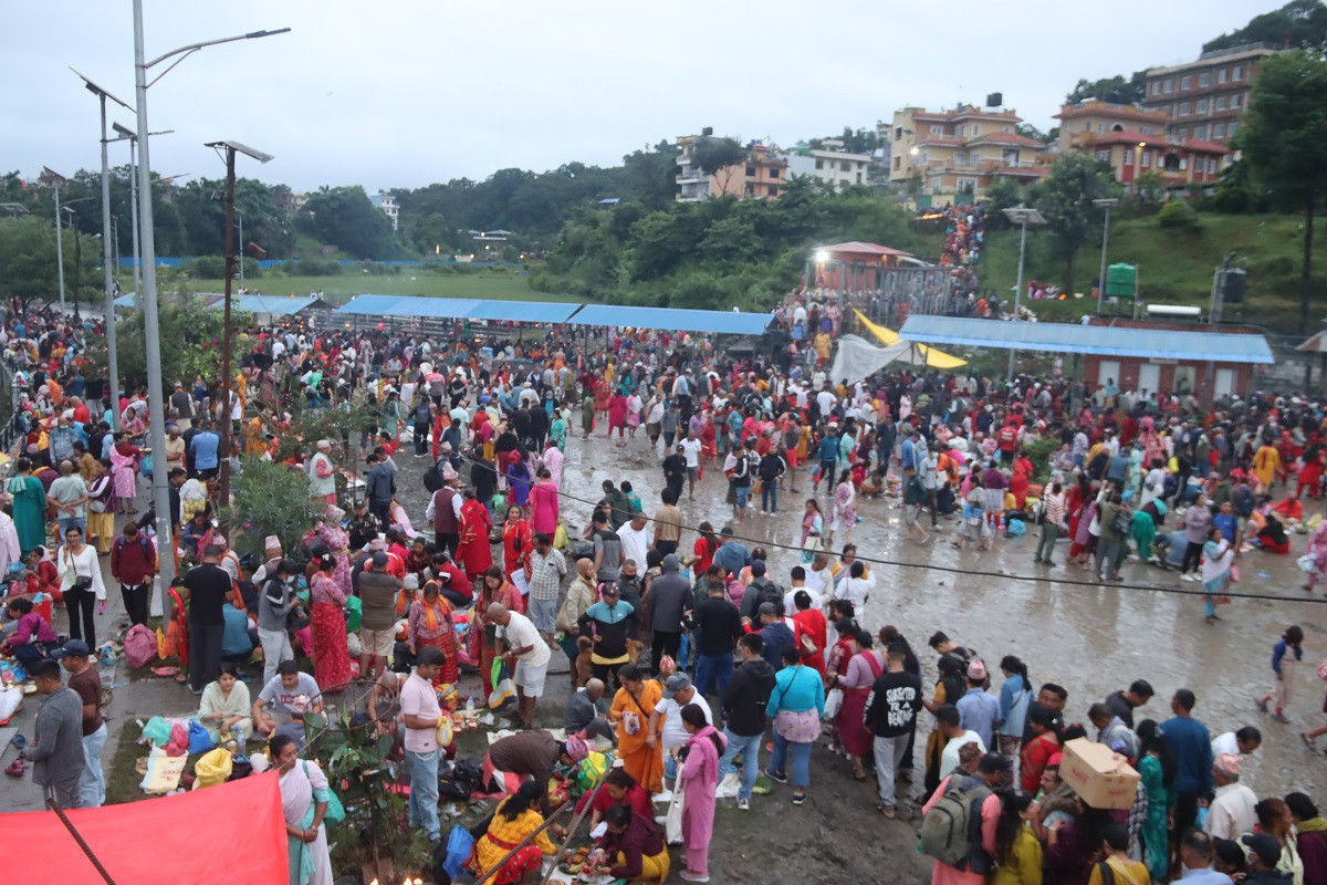 भाद्रकृष्ण औँसी : पितृप्रति श्रद्धा प्रकट गर्न बिहानैदेखि गोकर्णेश्वरमा हजारौँ भक्तजन
