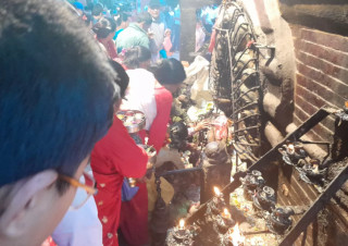 तलेजु मन्दिर खुल्लाः बिहानैदेखि दर्शनार्थी घुइँचो
