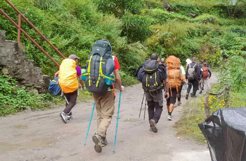 पर्यटकलाई पदयात्रामा नजान प्रशासनको आग्रह