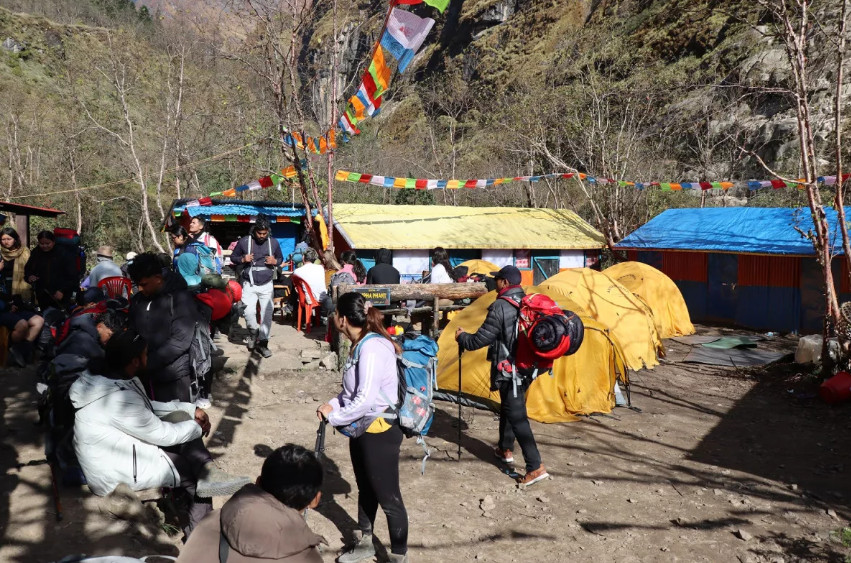अन्नपूर्ण र मुस्ताङमा पर्यटकको लर्को, व्यवसायी भन्दछन् ‘यति धेरै पर्यटक आउलान् भनेर कल्पना गरेका थिएनौँ’