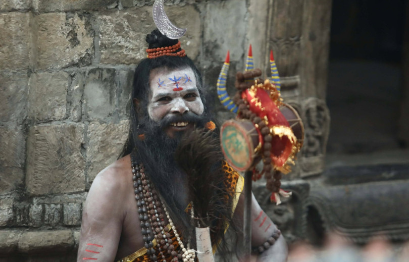 पशुपतिमा आएका नागा बाबा र साधुसन्तलाई बिदाइ गरिँदै