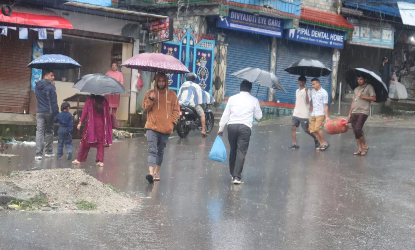 आजको मौसमः चार प्रदेशका पहाडी भूभागमा भारी वर्षाको सम्भावना