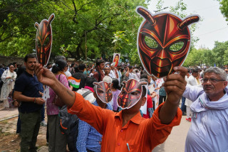भारतमा युवा आन्दोलन विस्तार गर्दै कक्रोच जनता पार्टी