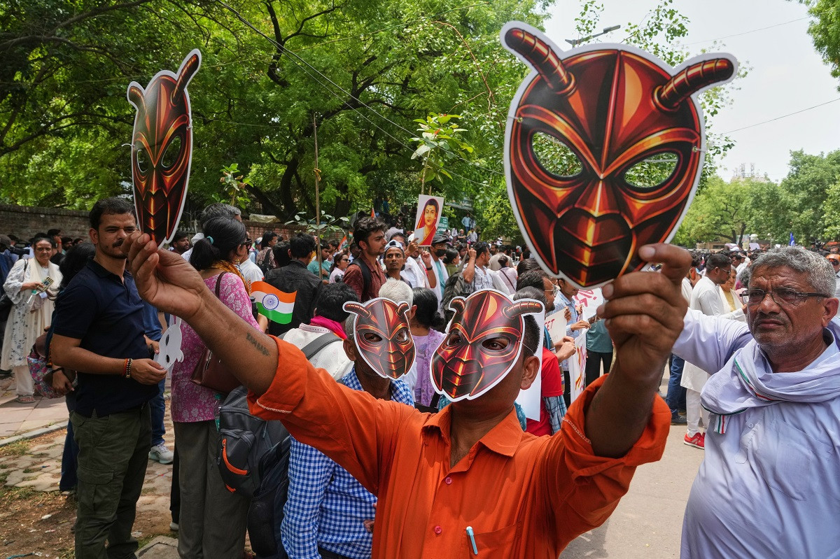 भारतमा युवा आन्दोलन विस्तार गर्दै कक्रोच जनता पार्टी