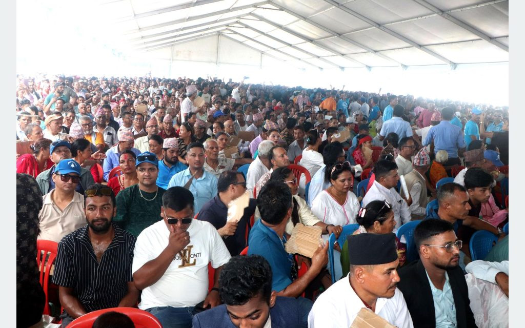 चितवनमा सुरु भयो रास्वपा महाधिवेशन, सभापति लामिछाने र प्रधानमन्त्री शाहले गरे घण्टी बजाएर उद्घाटन 