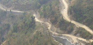 मध्यपहाडी लोकमार्गमा सवारी सञ्चालनमा रोक