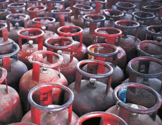 एलपी ग्यासमा कालोबजारी र कृत्रिम अभाव नियन्त्रण गर्न मन्त्रालयलाई समितिको निर्देशन