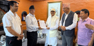 ओली र प्रचण्डले गरे तीन बुँदे सहमतिः कार्यकरतापंक्ति आक्रोशित 