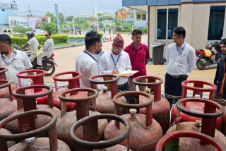 आवश्यकताभन्दा बढी ग्यास सिलिन्डर भण्डारण नगर्न उपभोक्तालाई आग्रह