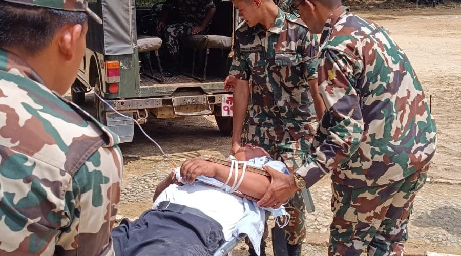 भोटेकोशी बाढी : सेनाद्वारा २५ जनाको उद्धार, १४ हेलिकप्टर परिचालन