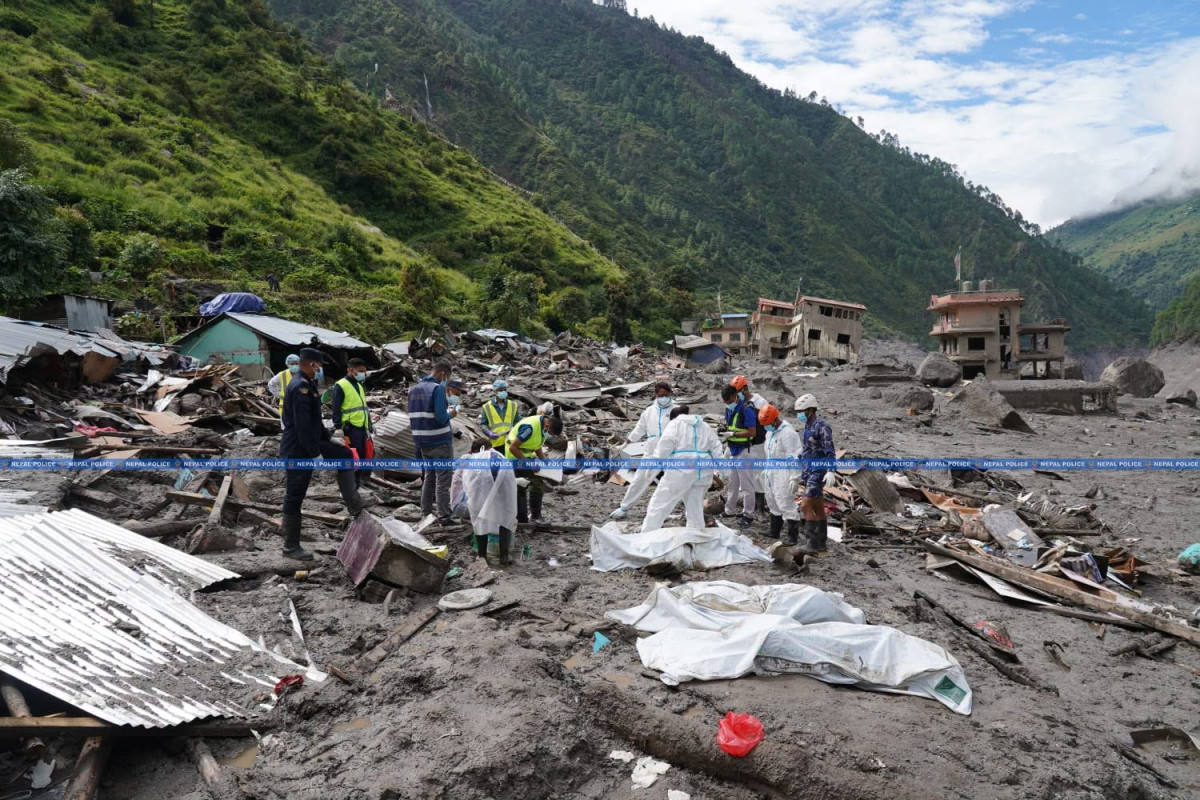 भोटेकोशी बाढी प्रभावित क्षेत्रमा ७,९९२ प्रहरी परिचालन, खोजी–उद्धार र राहतमा तीव्रता