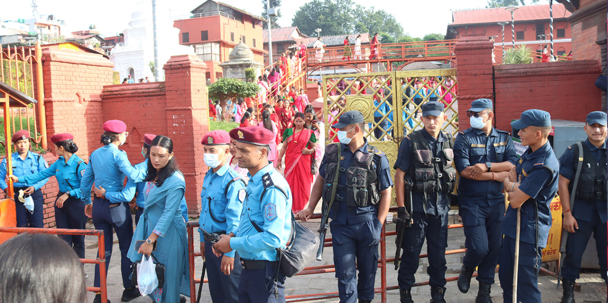तीजका अवसरमा पशुपतिनाथमा बिहानैदेखि भक्तजनको घुइँचो, सुरक्षा व्यवस्था कडा