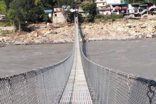 भोटेकोशी–त्रिशूली बाढीका कारण क्षतिग्रस्त १८ झोलुङ्गे पुल मर्मतपछि सञ्चालनमा